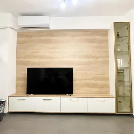 Central Apartment Near Old Town-2
